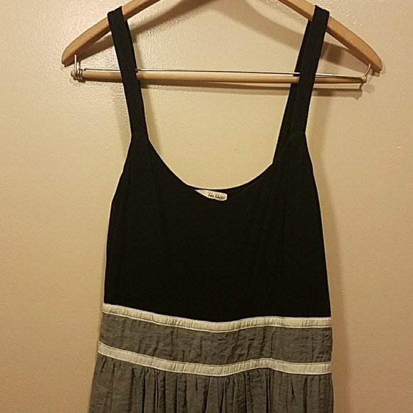 Simple Dress - Picture 3 of 5